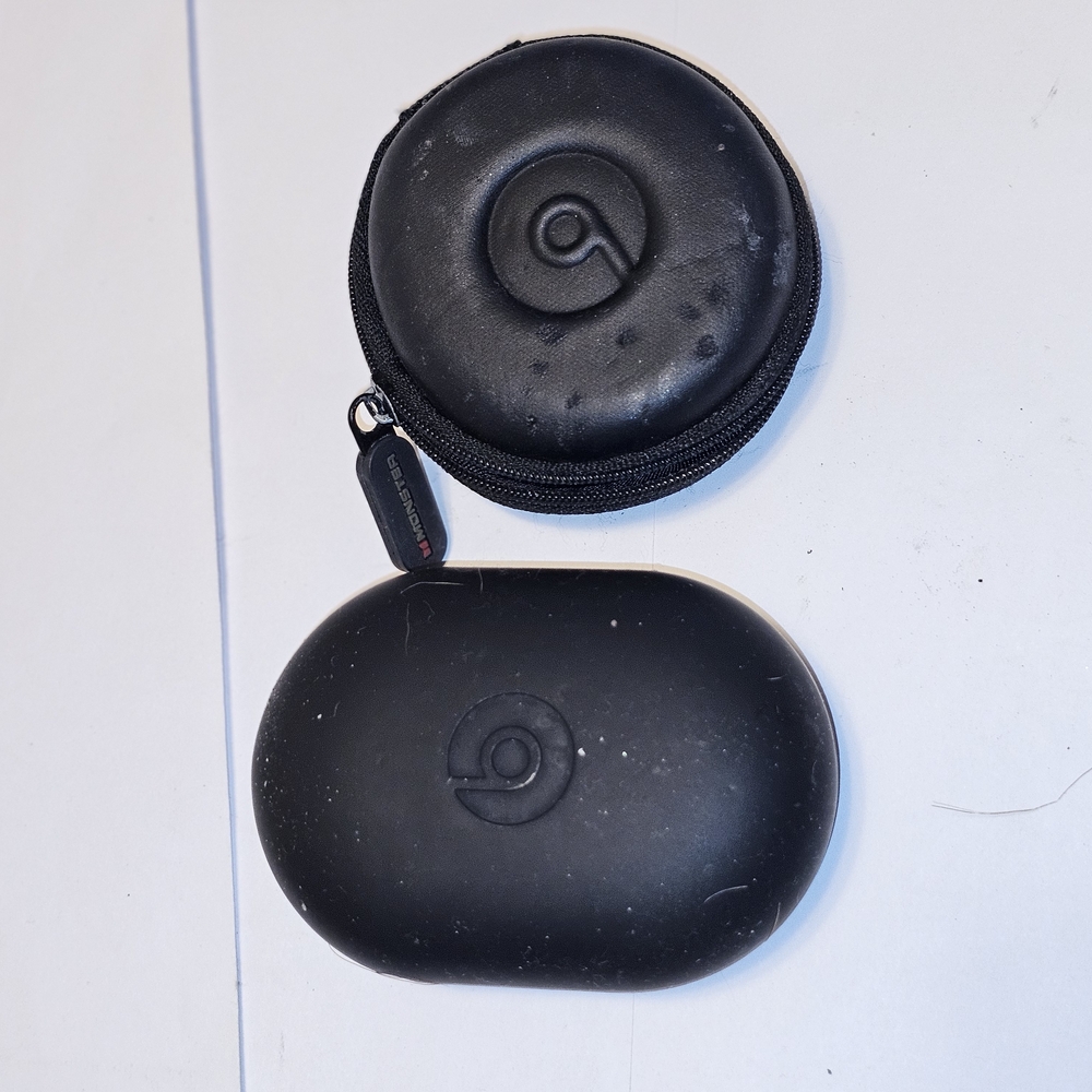 BEATS Black‎  Shell Earbud CaseS Lot Of 2!